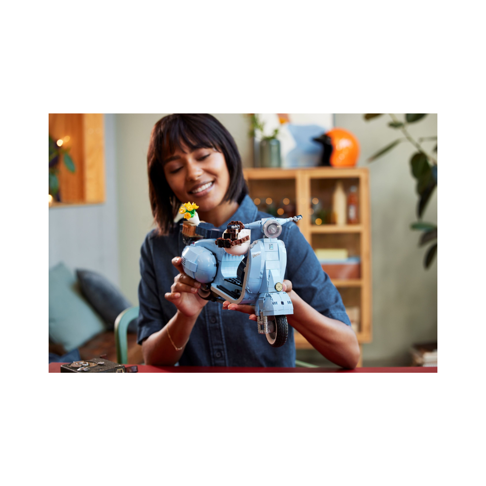LEGO Icons Vespa 125 10298 - Image 3