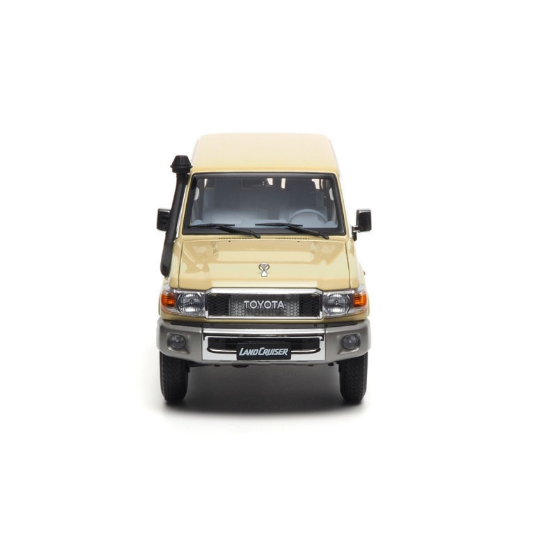 Almost Real 1/18 2017 Toyota Land Cruiser 76