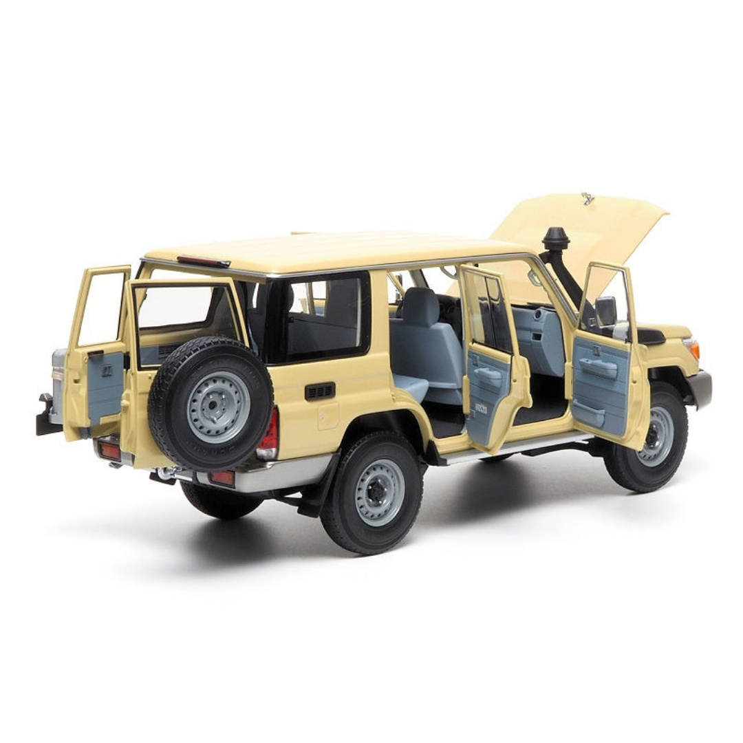 Almost Real 1/18 2017 Toyota Land Cruiser 76