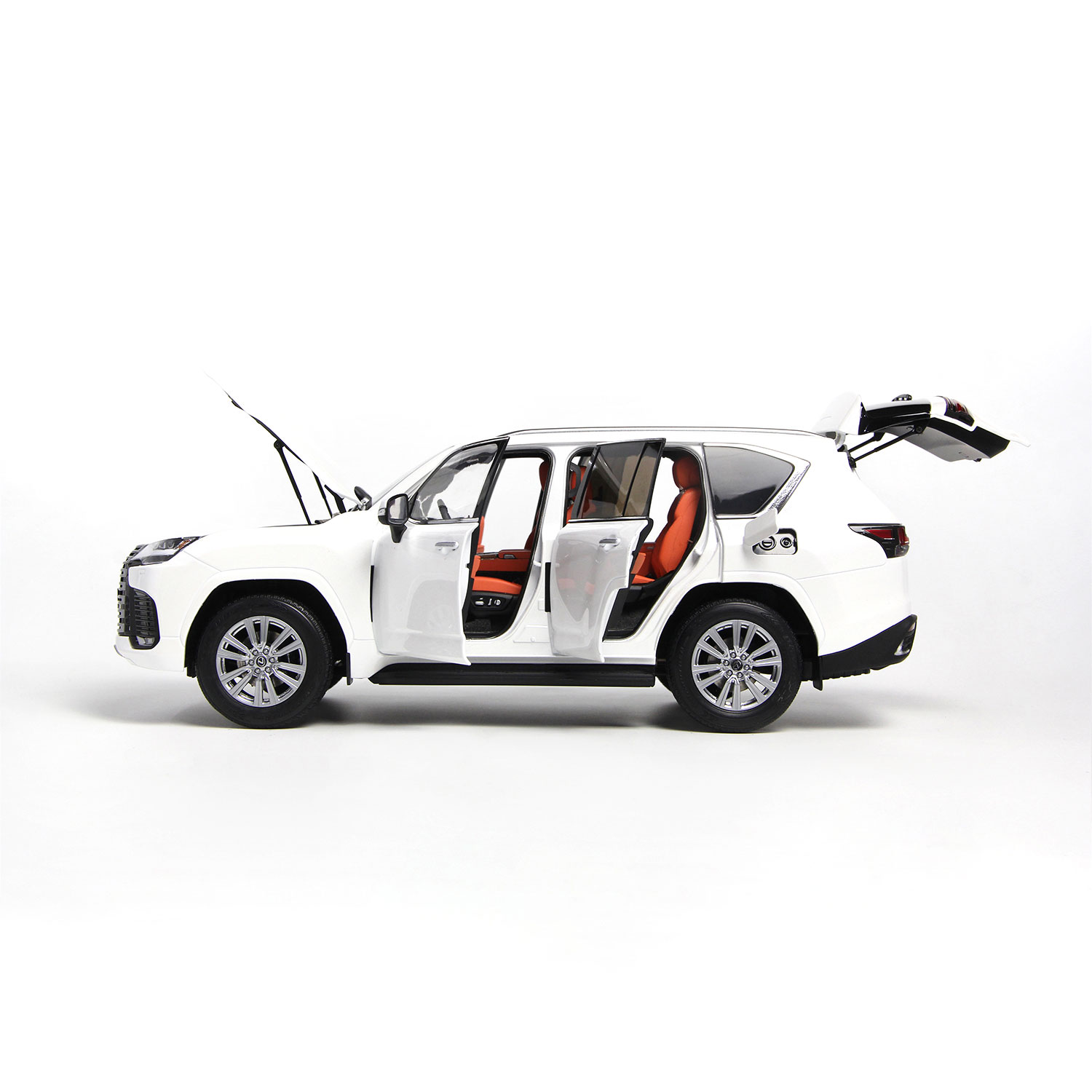 LCD 1-18 Lexus LX600 (White)